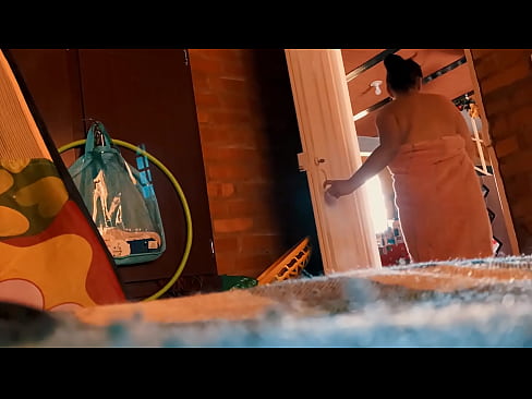 ❤️ Xhaxhai më ndjek në dush, më qitë ndërsa unë bëj dush. ❤❌ Qyrje në pornografi sq.mouthporn.ru ❌️❤